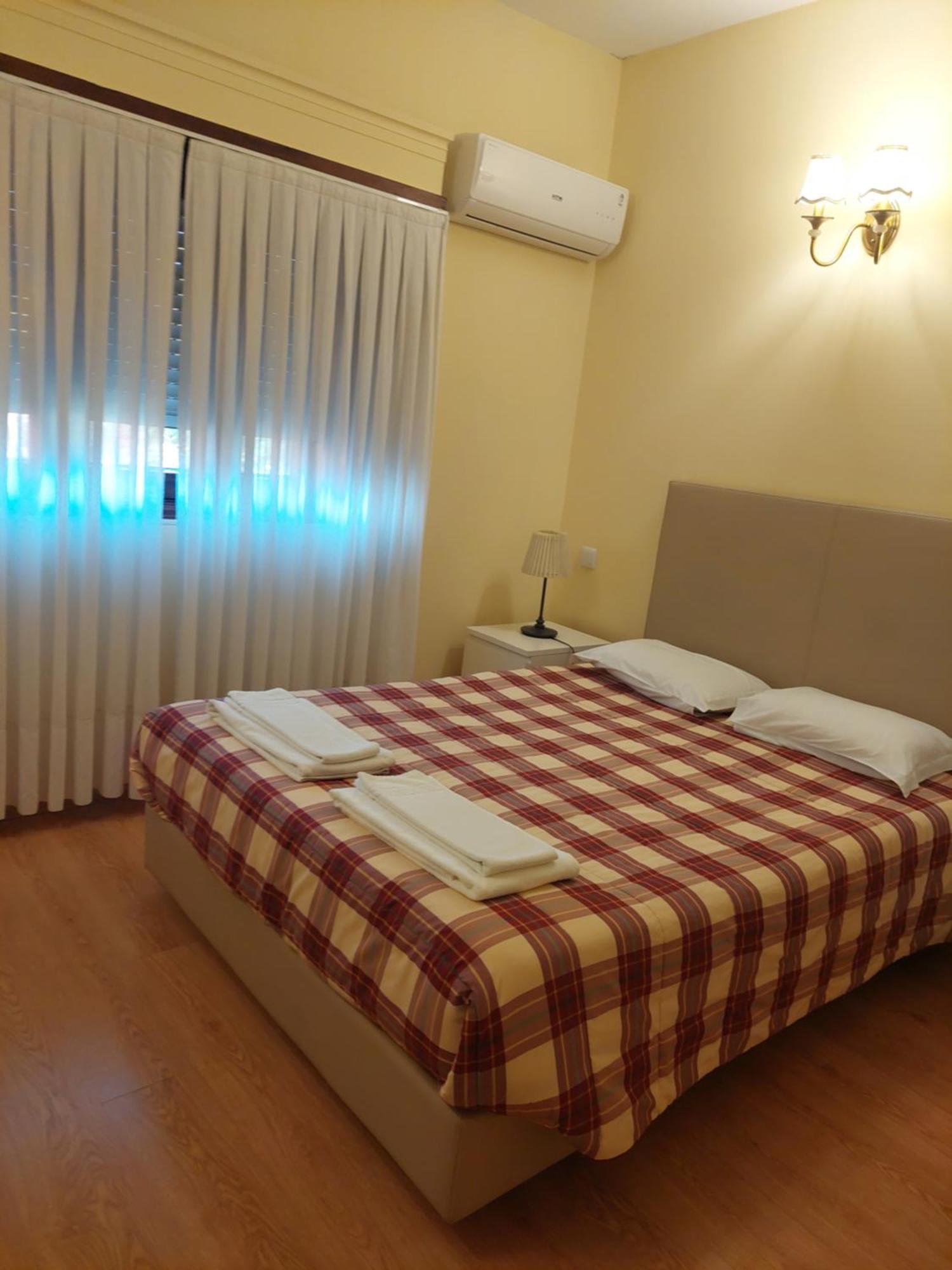 Metro Vilar Suites & Villas Vilar do Pinheiro Buitenkant foto